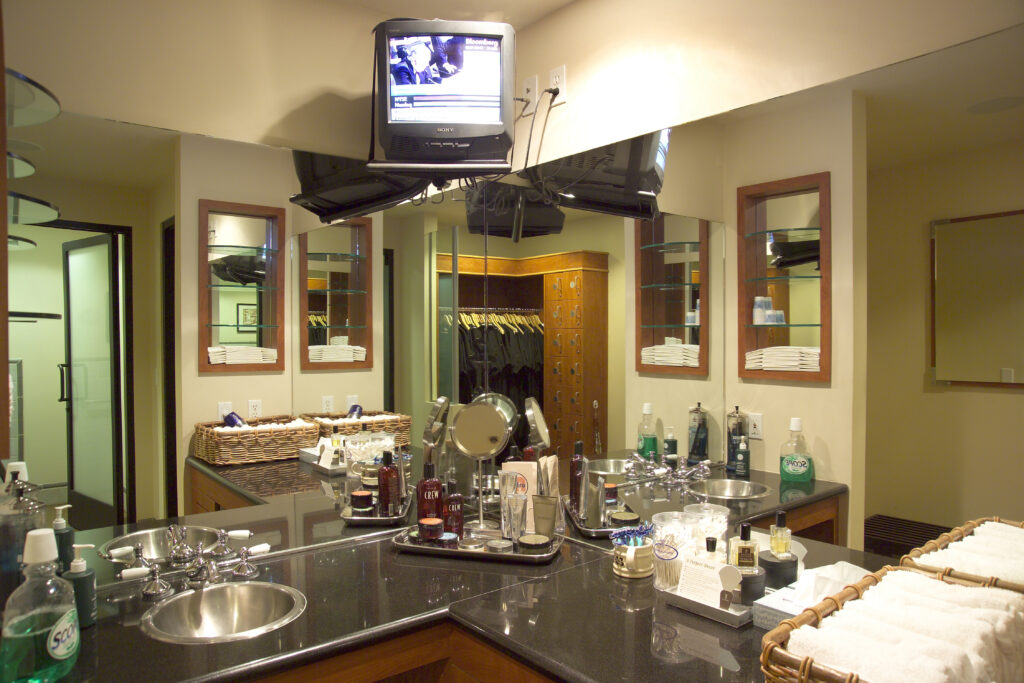 The Original Mens Salon offering the only men's locker room. metro FOR MEN established 2004 in Irvine California